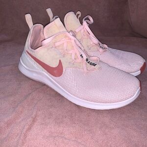 NIKE Women's FREE TR8 Cross Training size 9